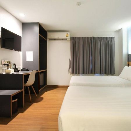 Mybed Sathorn Hotel Bangkok Exterior foto